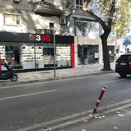 In Апартаменты Тирана